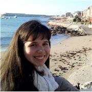 Estudiante de medicina con conocimientos en diferentes áreas ofrece apoyo escolar a niños